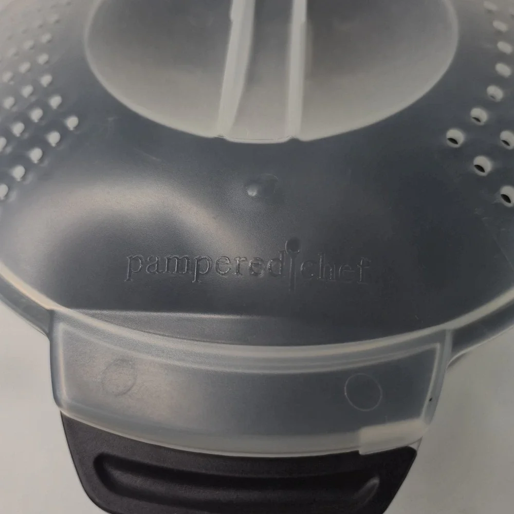 Pampered Chef Micro Cooker Microwave Steamer Large 8 Cup 2 Quart White Lid
